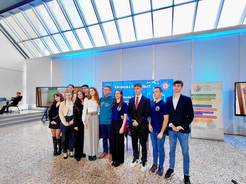 Kérdezd a Minisztert