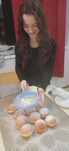 Farsangi fánksütés a kollégiumban